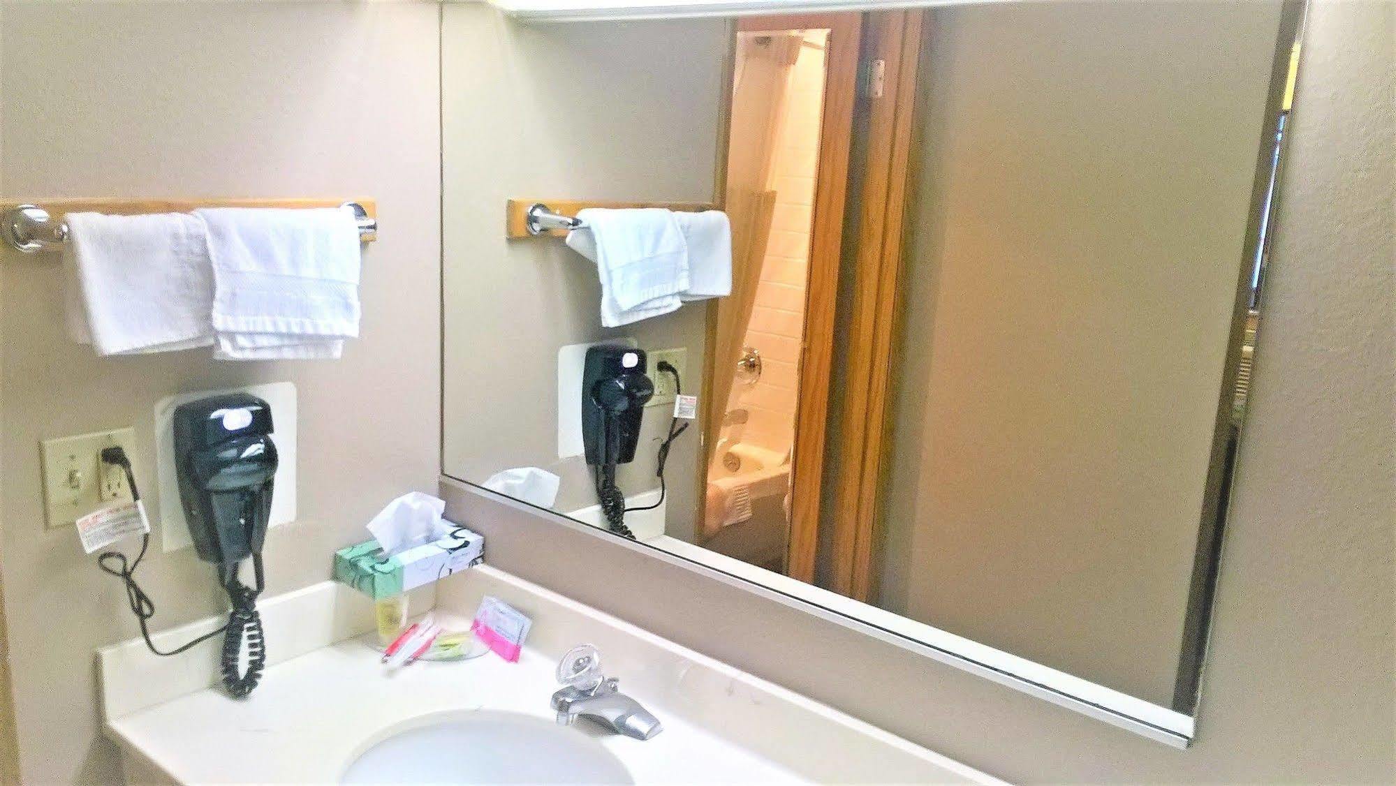 Pepper Tree Inn Beaverton Dış mekan fotoğraf